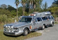 Mercedes Benz 240 Limusina Station Wagon Imperial: sólo el coche es más largo que su nombre