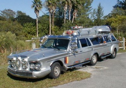 Mercedes Benz 240 Limusina Station Wagon Imperial: sólo el coche es más largo que su nombre