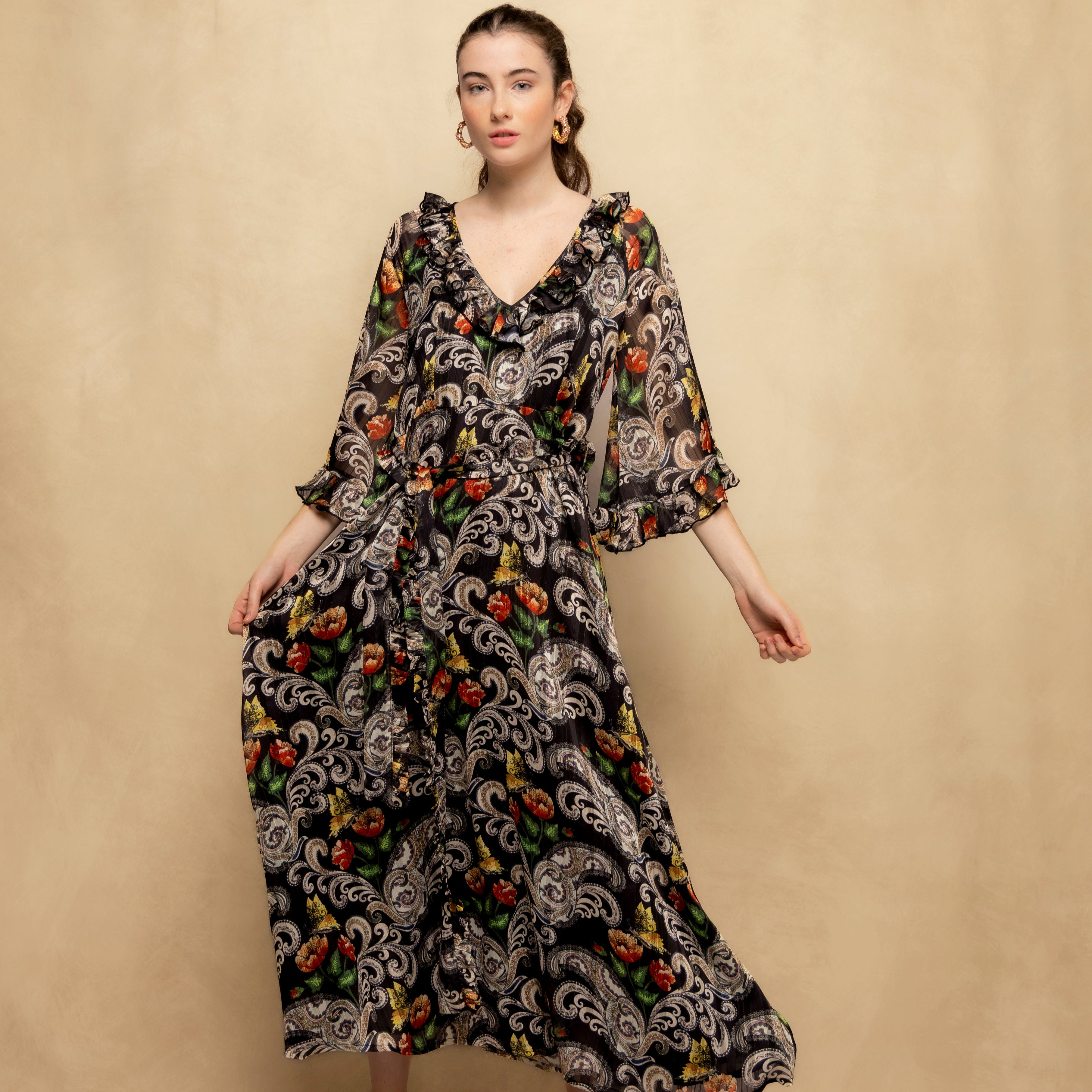 Vestido largo estampado con escote en pico volantes y cinturón - Niza - Negro