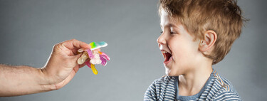 Pegatinas, premios y caritas sonrientes: por qué no me gustan a la hora de educar a los niños