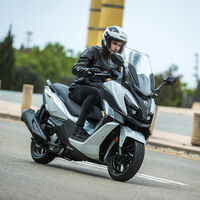 SYM Cruisym Alpha 300: un maxiscooter para el carnet A2 que se renueva con un motor Euro 5 de 25 CV más eficiente, por 5.099 euros