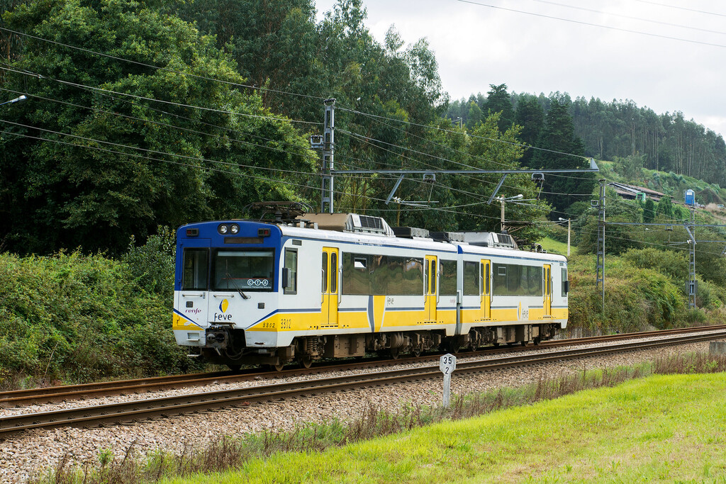 Renfe quería renovar su flota en Cantabria y Asturias. Hasta que se equivocó con el ancho de sus trenes 