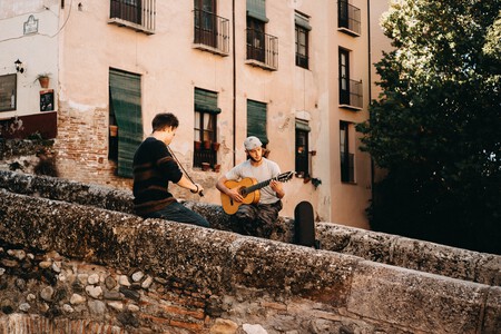 La ciudad europea para viajar con menos presupuesto está en España (y es de las más bonitas)