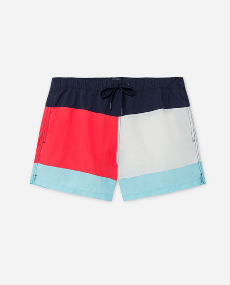 Para un toque artsy en tu look de playa, nada como éstos bañadores de