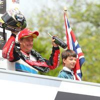 Las lesiones de John McGuinness aumentan: tibia, peroné, tres costillas y cuatro vértebras fracturadas