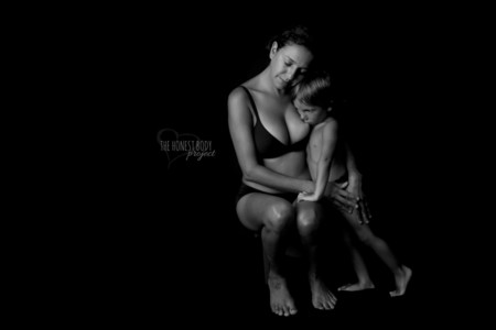 "Sólo somos madres que dan el pecho a sus hijos mayores": reivindicativa colección de fotos de madres amamantando después del año