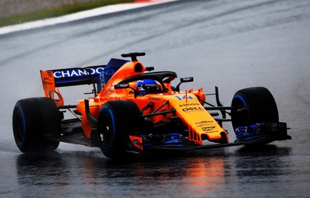 El McLaren de Fernando Alonso va de lujo... con nieve