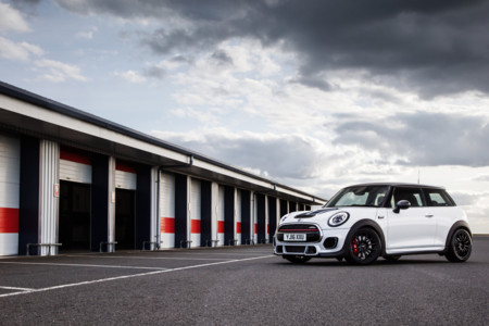  Mini Jcw Challenge 01