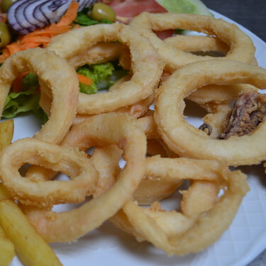 El secreto de los bares para que los calamares a la romana queden para repetir