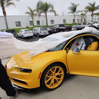 Video: Así ha sido el "unboxing" del primer Bugatti Chiron que ha llegado a Estados Unidos