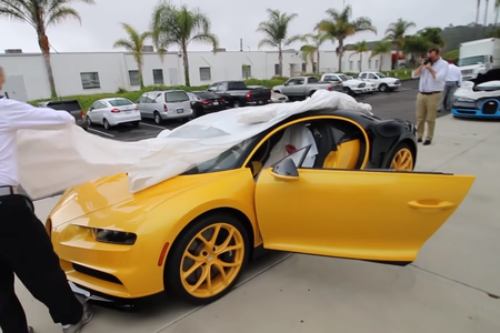 Video: Así ha sido el "unboxing" del primer Bugatti Chiron que ha llegado a Estados Unidos