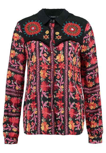 40% de descuento en la camisa para mujer de Desigual Simba en Zalando: ahora cuesta 47,95 euros con envío gratis