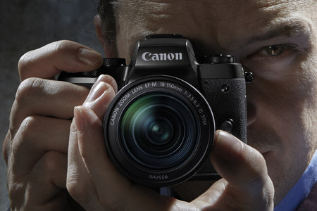 Canon se coloca líder del mercado japonés de cámaras sin espejo (ojo, gracias a sus modelos de entrada)