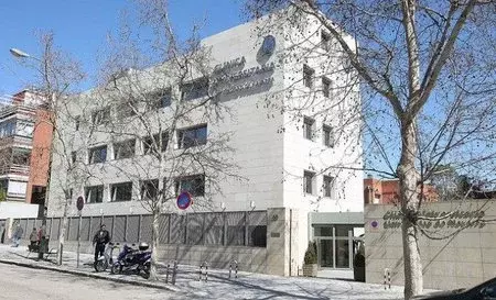 Las becas universitarias se mantienen, de momento