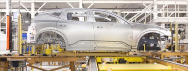 La cuenta atrás ha comenzado: la industria automovilística en EEUU tiene cuatro años para dejar de depender de los chips chinos 