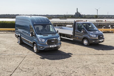 Lo último de Ford tiene tracción trasera, cambio manual y 170 CV pero no es un deportivo, es la Ford Transit 5.0 Toneladas