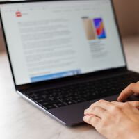 El chantaje emocional contra el teletrabajo: una multinacional promete hacer una donación por cada día que los trabajadores vayan a la oficina