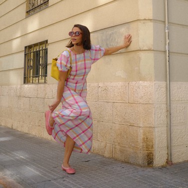 Primark demuestra que nadie le hace sombra con tres vestidos largos y dos conjuntos monocolor para las tardes y noches de verano 