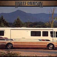 Harley-Davidson no siempre fue sinónimo de motos gordas: un día se atrevió con microcoches, autocaravanas, barcos y hasta colonias que nadie quiso