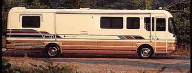 Harley-Davidson no siempre fue sinónimo de motos gordas: un día se atrevió con microcoches, autocaravanas, barcos y hasta colonias que nadie quiso