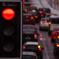 Es oficial: Reino Unido prohibirá vender coches gasolina, diésel e híbridos convencionales a partir de 2030