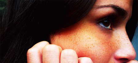 Aprende a dibujar pecas en tus retratos con Photoshop