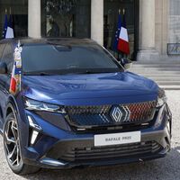 "Es una visión contemporánea de la experiencia francesa". Emmanuel Macron tiene nuevo coche presidencial fabricado en Palencia