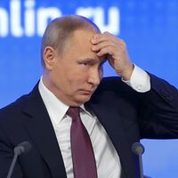A paranoia de Vladimir Putin atingiu um nível tão extremo que ele agora só dorme em bunkers e vigia os próprios funcionários dentro de casa 