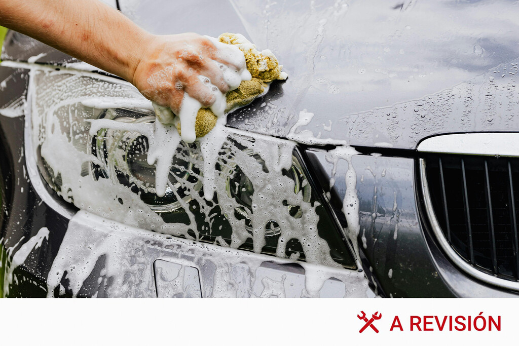 Lavar el coche con Fairy no es buena idea: aprendí la lección arruinando el SEAT Ibiza de mi madre