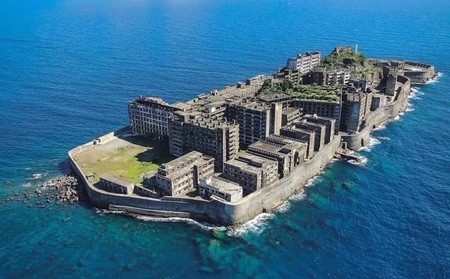 Hashima, el islote que compró Mitsubishi: de infierno minero para 5.000 personas a destino turístico morboso