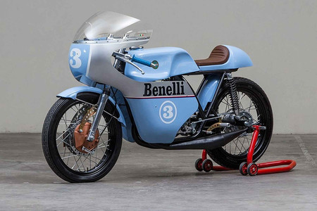 ¿Al salón o al circuito? No sabrás que hacer con esta Benelli 250 1968 Replica