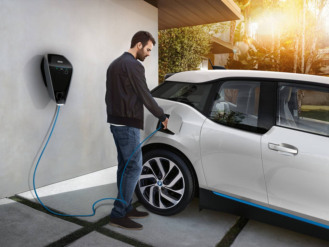 Instalar un cargador en casa para tu coche eléctrico es relativamente sencillo, BMW nos cuenta lo esencial