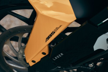 Ultraviolette F77 2025 013