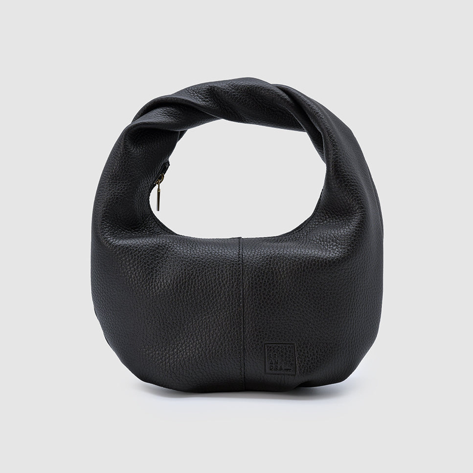 Bolso hobo mini de mano de piel vacuna grano con cremallera
Leandra