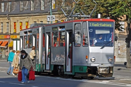 ¿Sería provechoso que el transporte público fuera gratuito? En Tallin lo tratan de averiguar