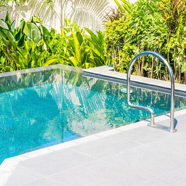 Lidl lanza mañana la tumbona con parasol más cómoda y práctica para tu terraza: es plegable y no ocupa nada cuando se recoge 