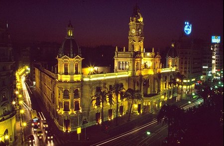 ¿Por qué no se eliminan los privilegios fiscales de la administración pública?