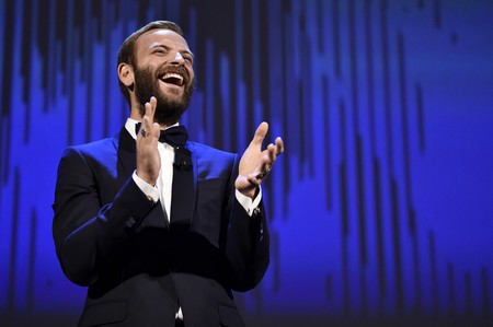 Así es el impecable estilo de Alessandro Borghi, el padrino del Festival de Cine de Venecia