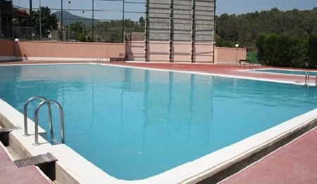 La piscina municipal de Tales, gratis para los niños