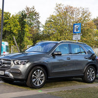 El Mercedes-Benz GLE 350 de híbrido enchufable diésel llega a España con 99 km de autonomía, desde 77.100 euros