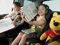 Hertz incorpora a sus coches de alquiler asientos para niños
