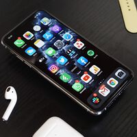 Estoy usando un móvil ‘premium’ de hace seis años en 2025. Ha envejecido tan bien que no volveré a comprarme un gama media 