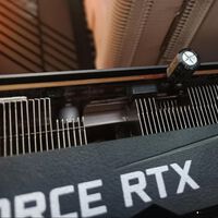 En Serbia arreglan las RTX 3070 rotas con partes de una radio vieja (y terminan funcionado mejor) 