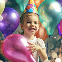 Por qué no es una buena idea abrir los regalos de cumpleaños durante las fiestas infantiles, según una madre
