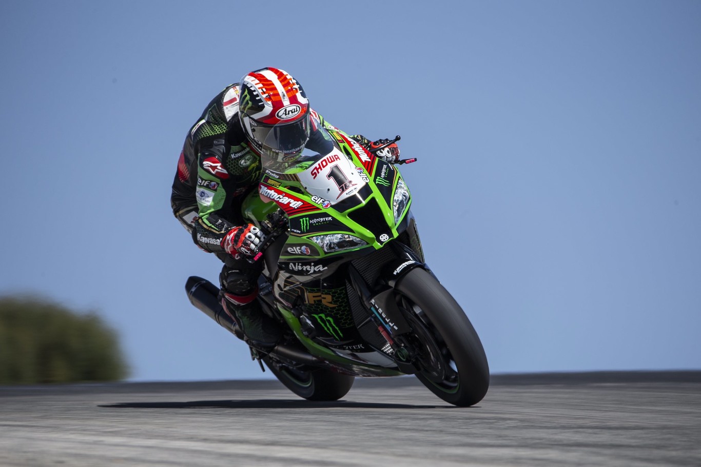 Jonathan Rea aprovecha el sufrimiento de Scott Redding para arrasar en Portimao y engancharse al mundial