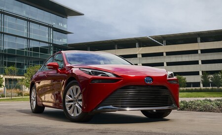 El nuevo Toyota Mirai se prepara para renacer: un coche eléctrico de hidrógeno que promete un 30% más de autonomía