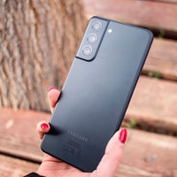 Samsung le ha dado un susto a los usuarios del Galaxy S21 FE. Ha sido un error, sigue teniendo actualizaciones mensuales 