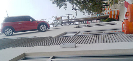 En Houston te multan si aparcas el coche en la fachada de un edificio