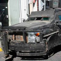 Así son los narcotanques: las “camionetas de guerra” blindadas a mano que los cárteles usan para moverse en México