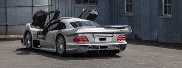 En Instagram salen vídeos con textos random de la Tesla Cybertruck y del Mercedes CLR. Nadie sabe fijo por qué es, pero los expertos tienen varias teorías